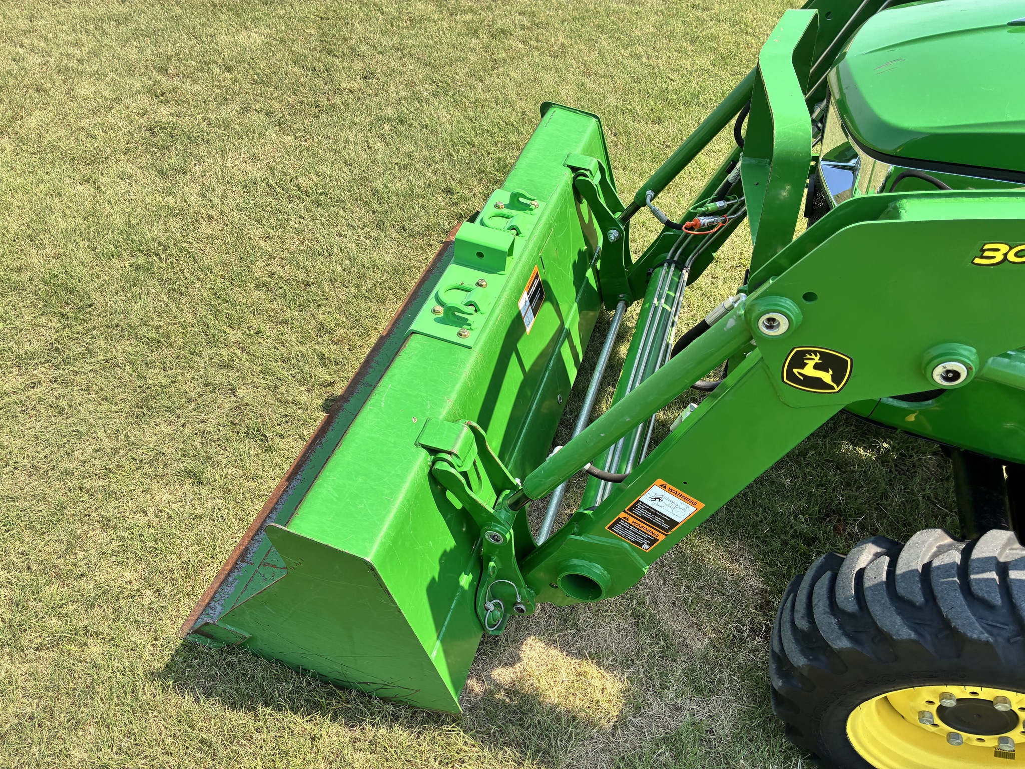 2018 John Deere 3032E Image 11