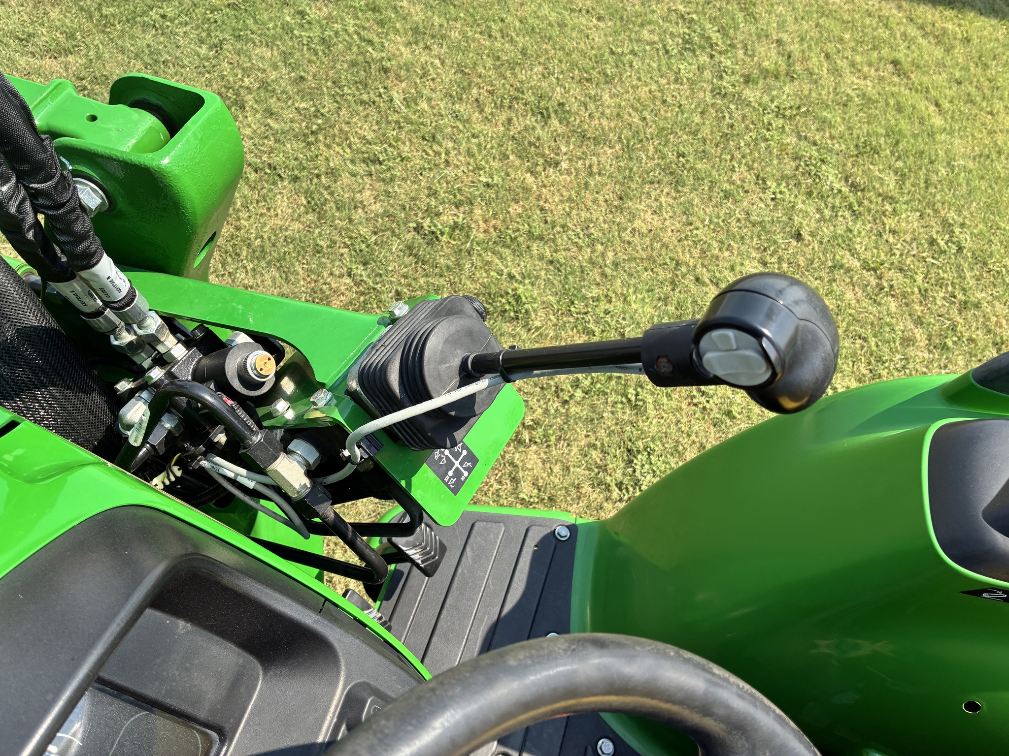 2018 John Deere 3032E Image 9