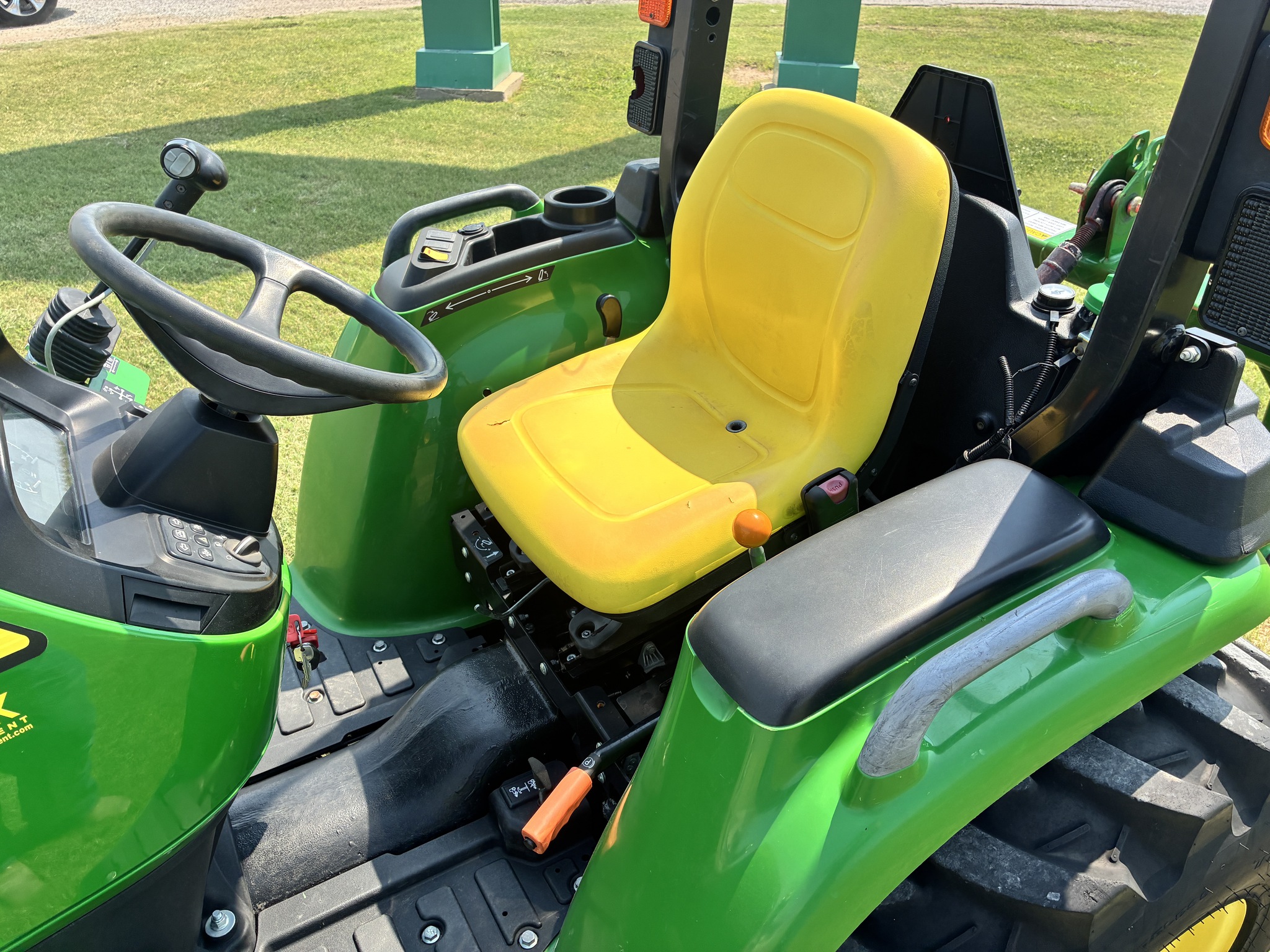 2018 John Deere 3032E Image 12