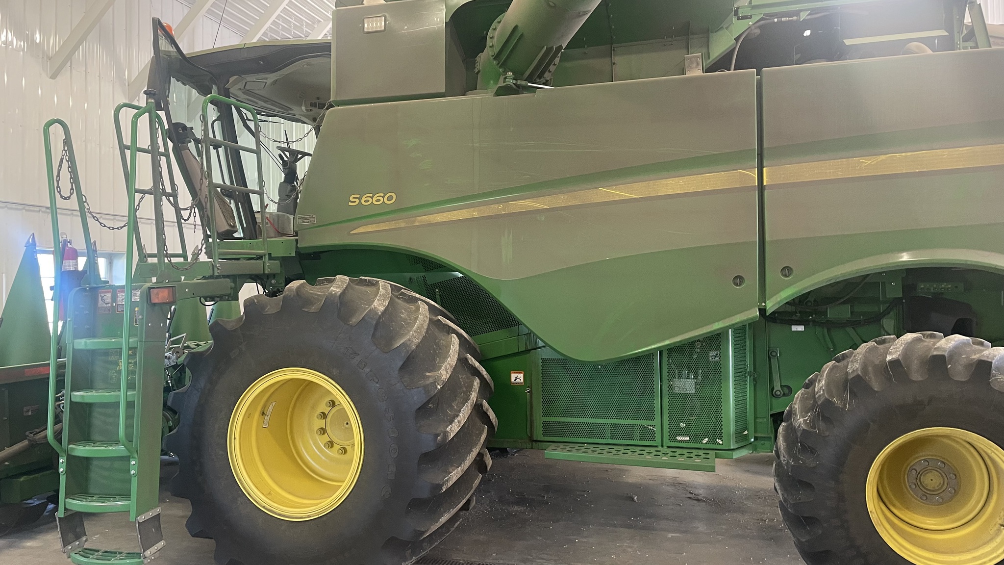 2013 John Deere S660 Image 2