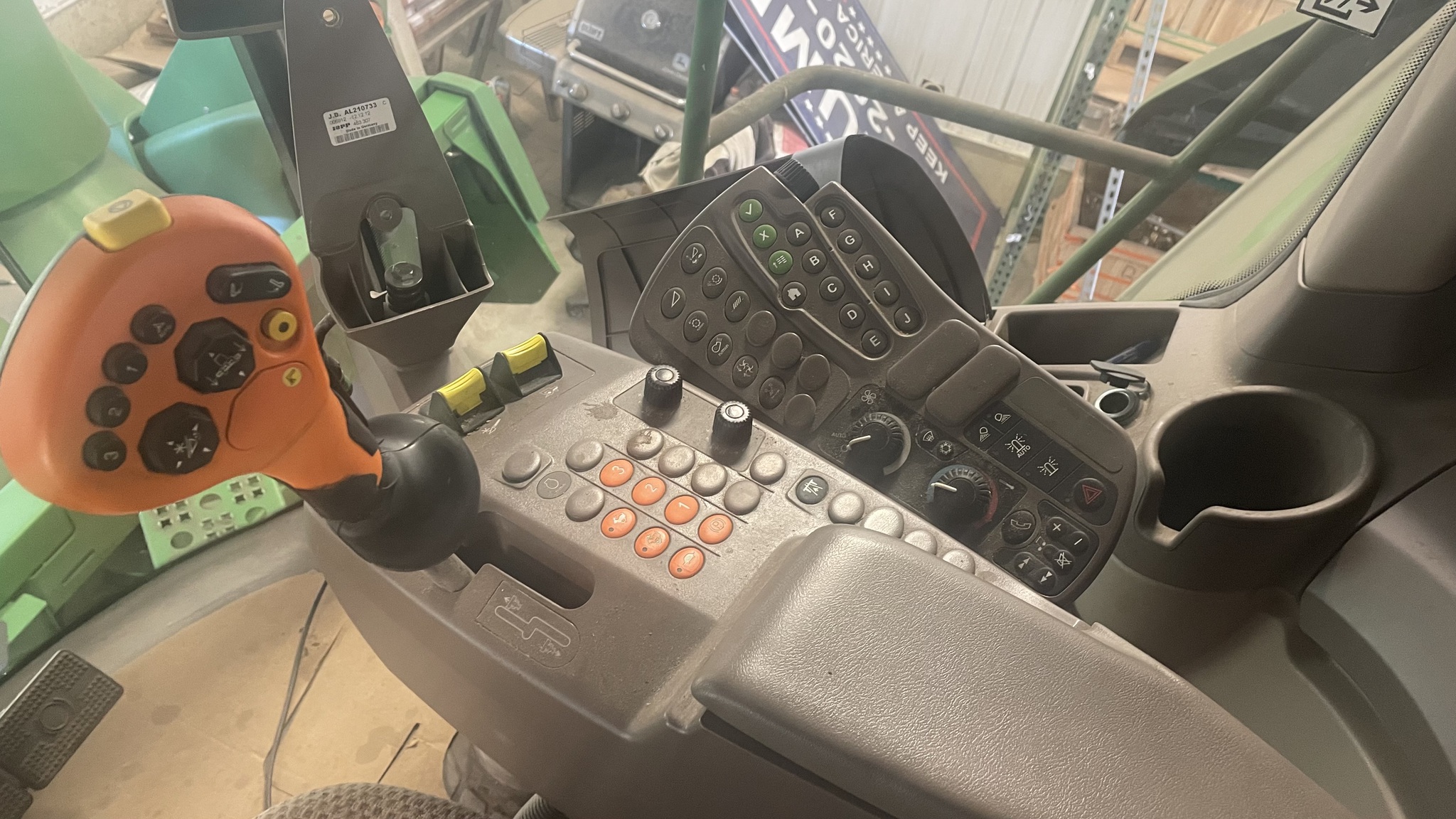 2013 John Deere S660 Image 8