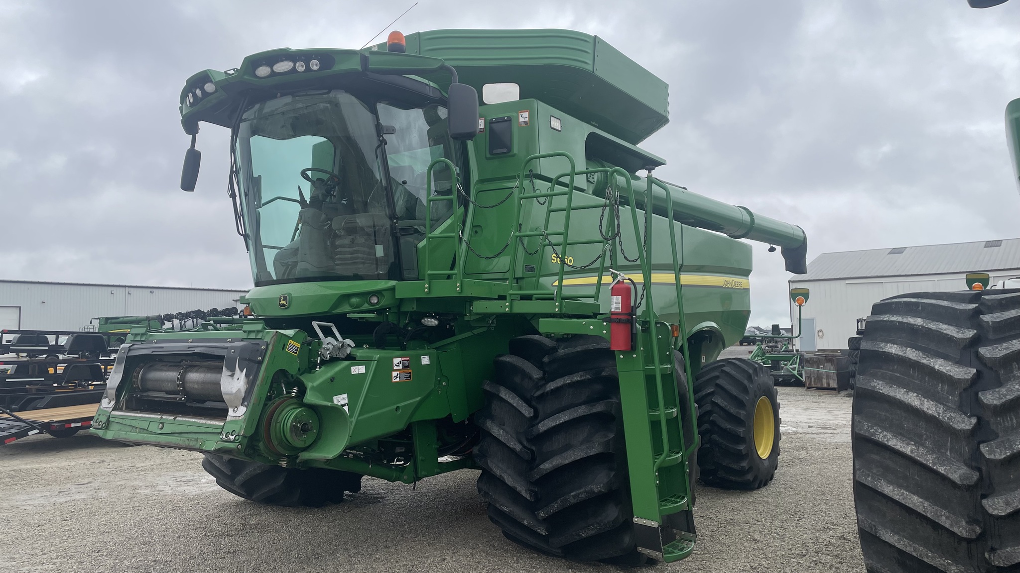 2013 John Deere S660 Image 2