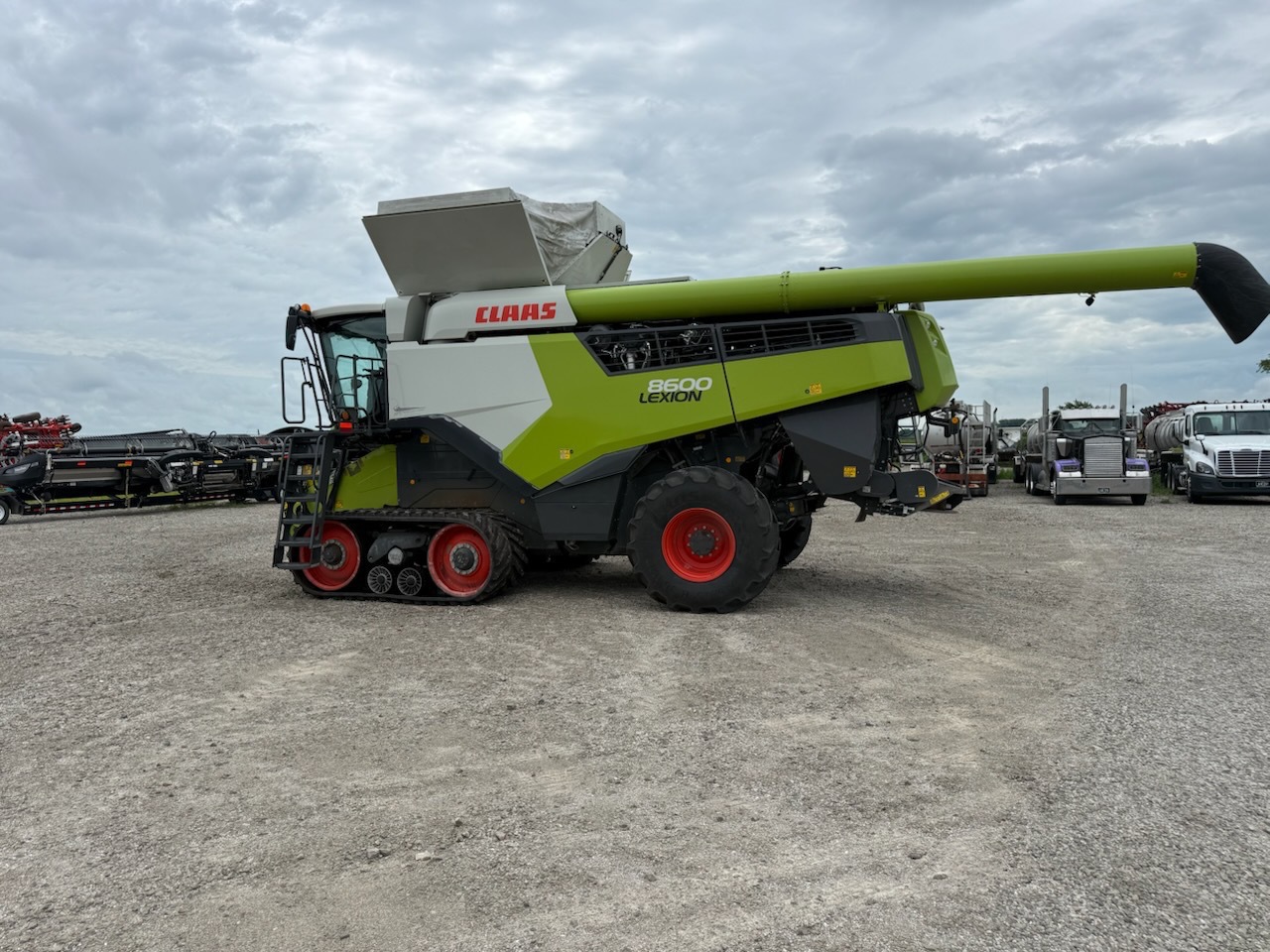 2021 Claas 8600TT Image 1