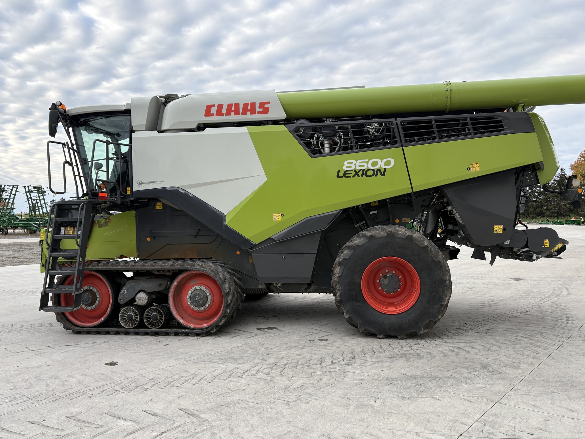 2021 Claas 8600TT Image 6