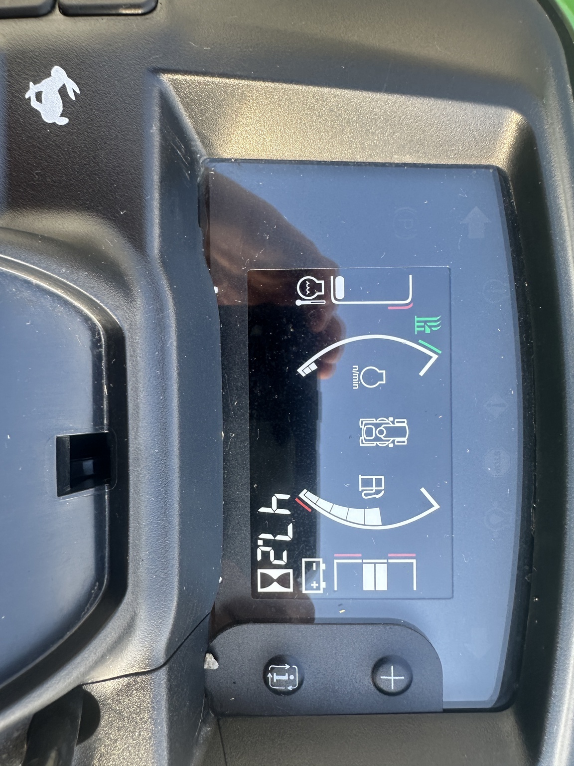 2025 John Deere X758 Image 11