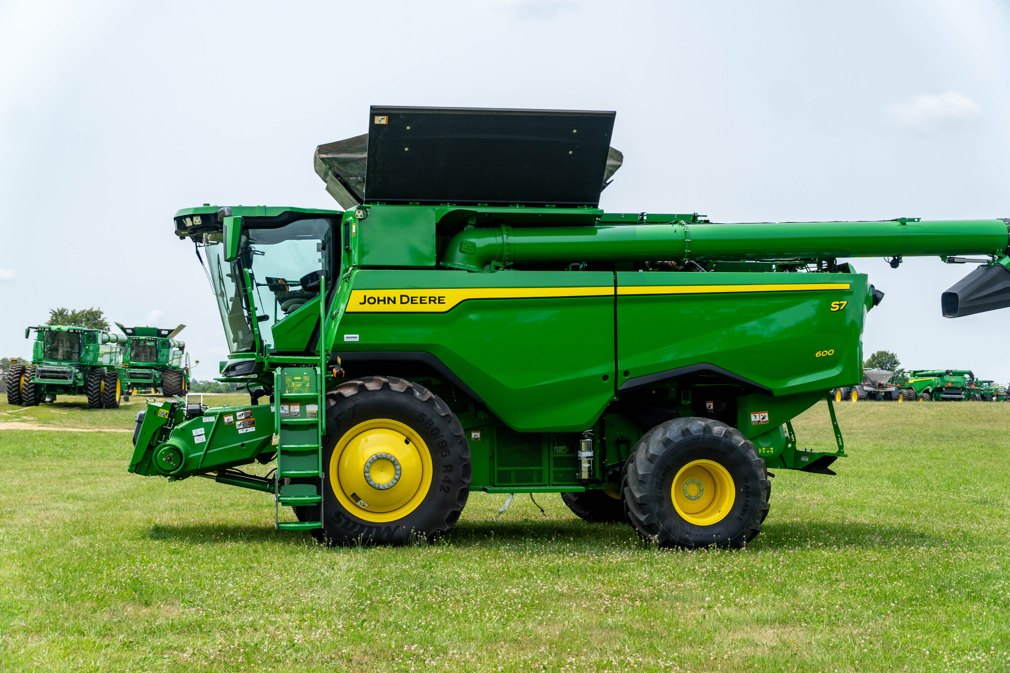 Used 2025 John Deere S7 600 Combines at Koenig Equipment in Anna, OH - PhotoXL1