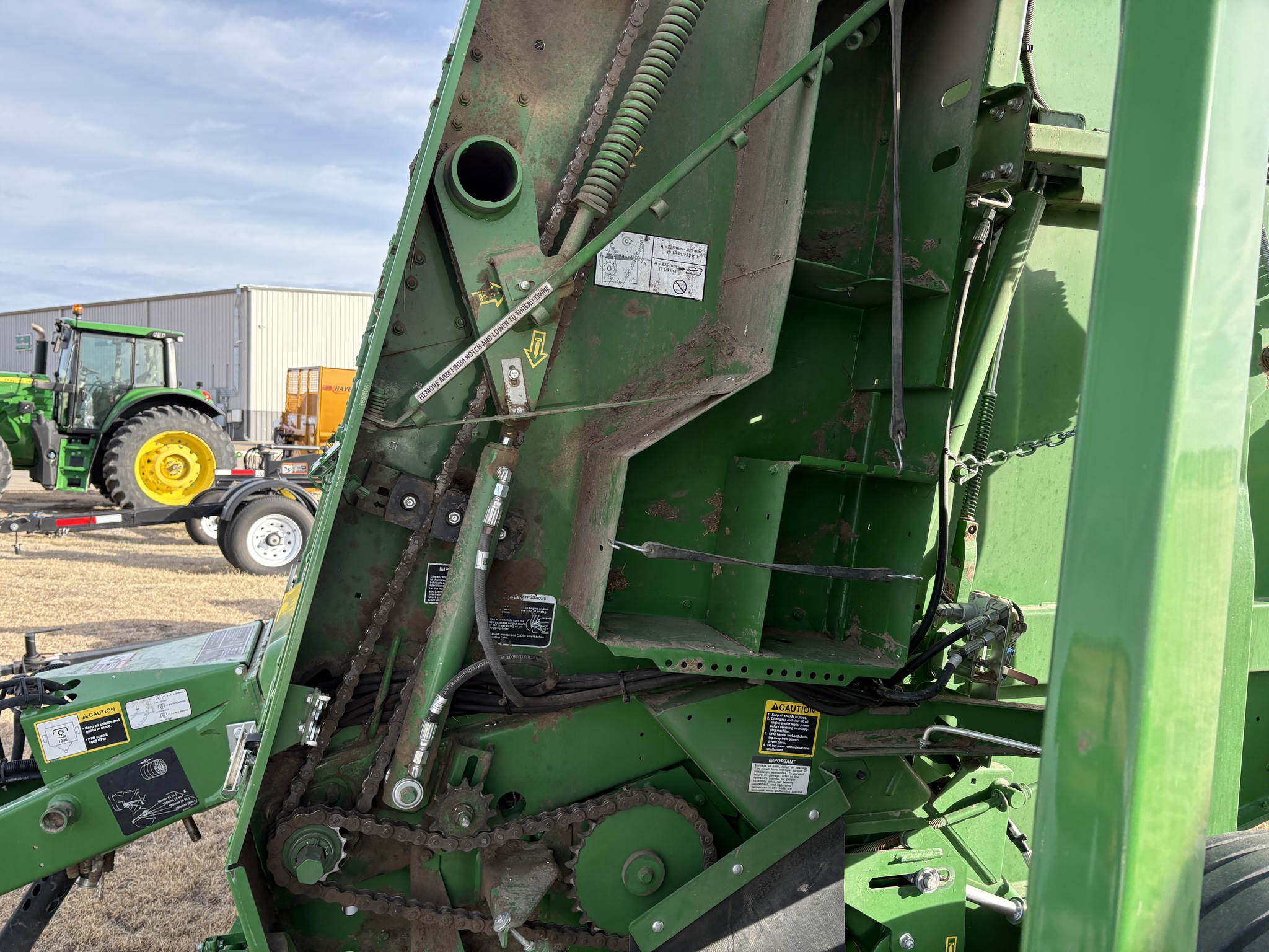 2022 John Deere 560M Image 5
