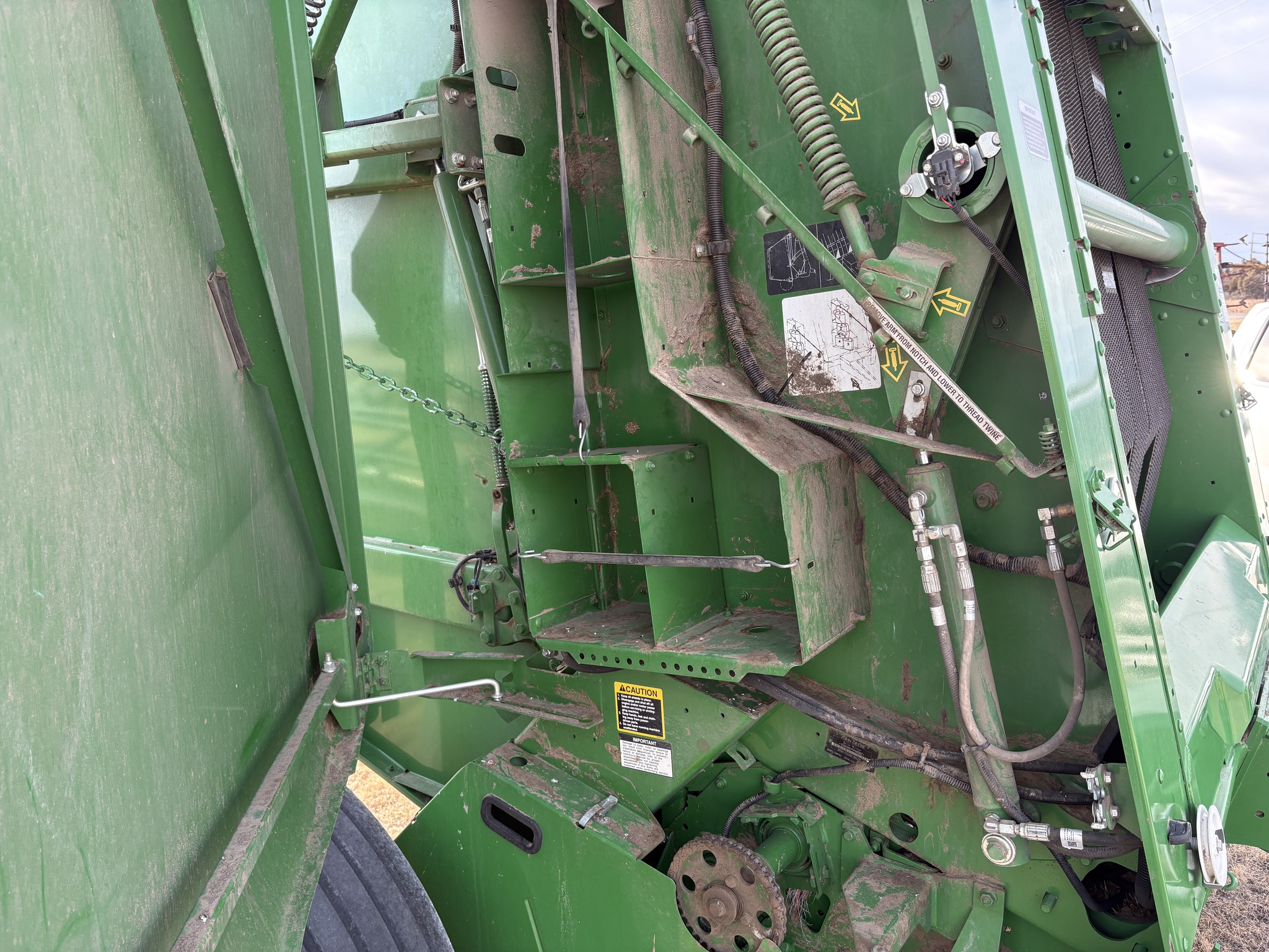 2022 John Deere 560M Image 8