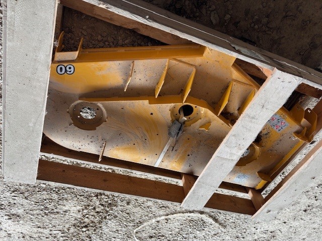 2017 Hustler 552874 DECK SHELL FASTRAK Image 3