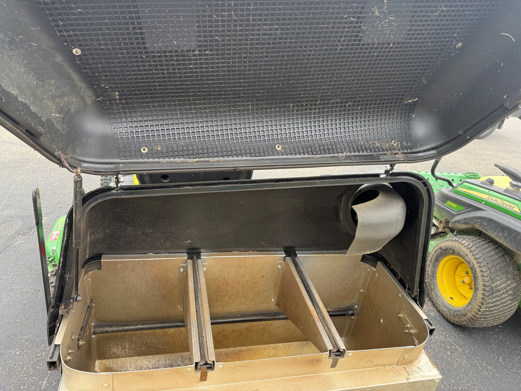 John Deere X758 Image 8