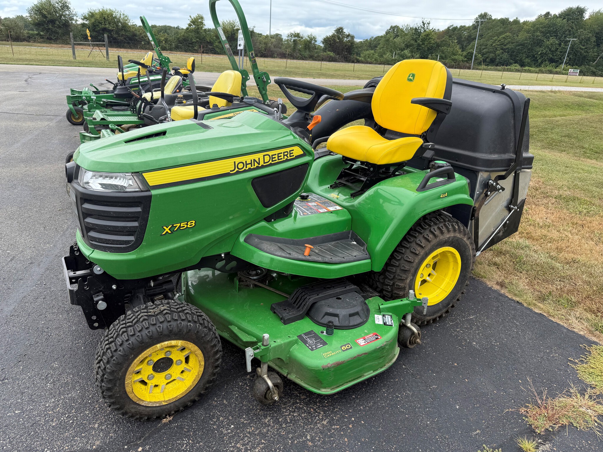 John Deere X758 Image 1