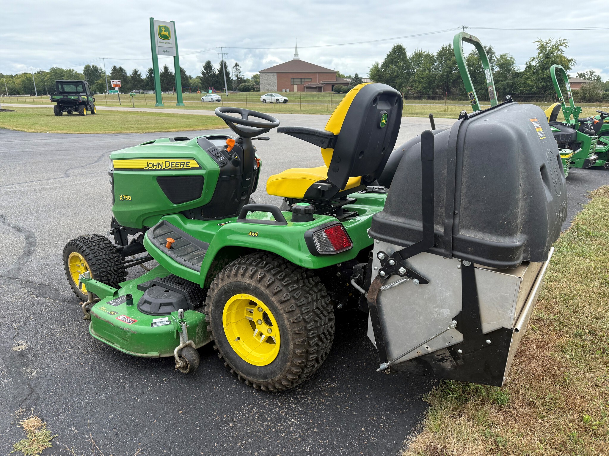 John Deere X758 Image 2