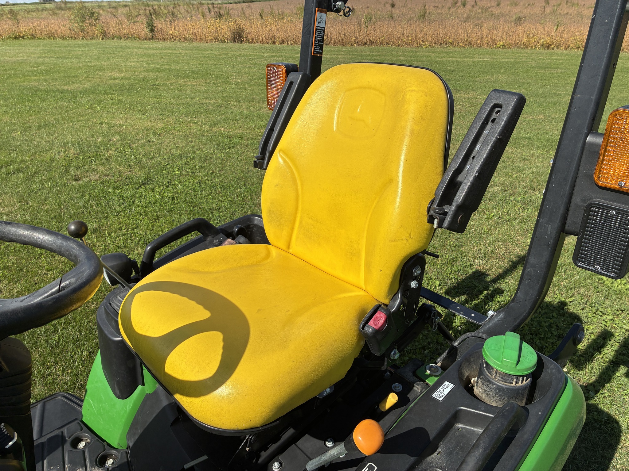 2016 John Deere 1025R Image 18