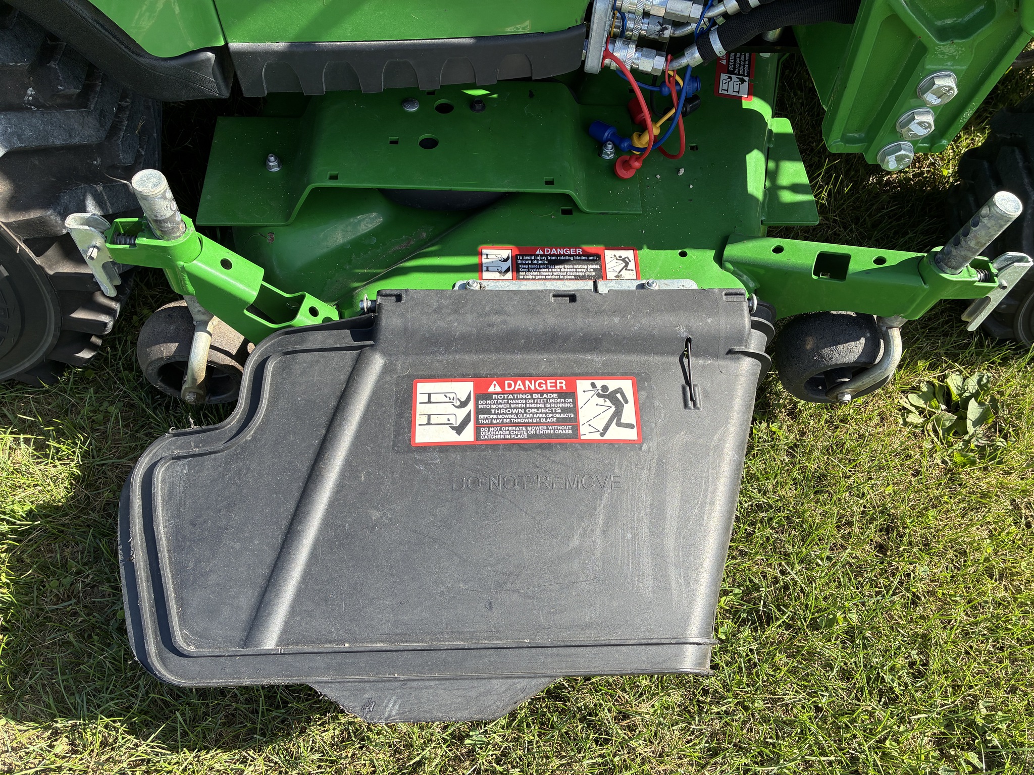 2016 John Deere 1025R Image 15