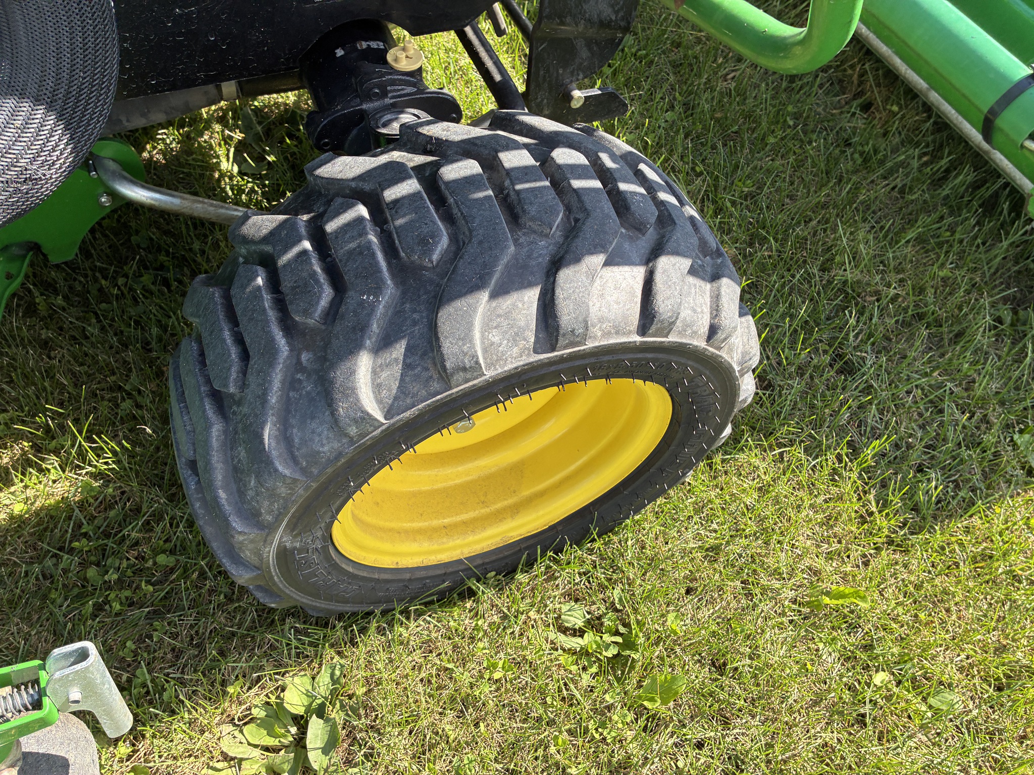 2016 John Deere 1025R Image 19