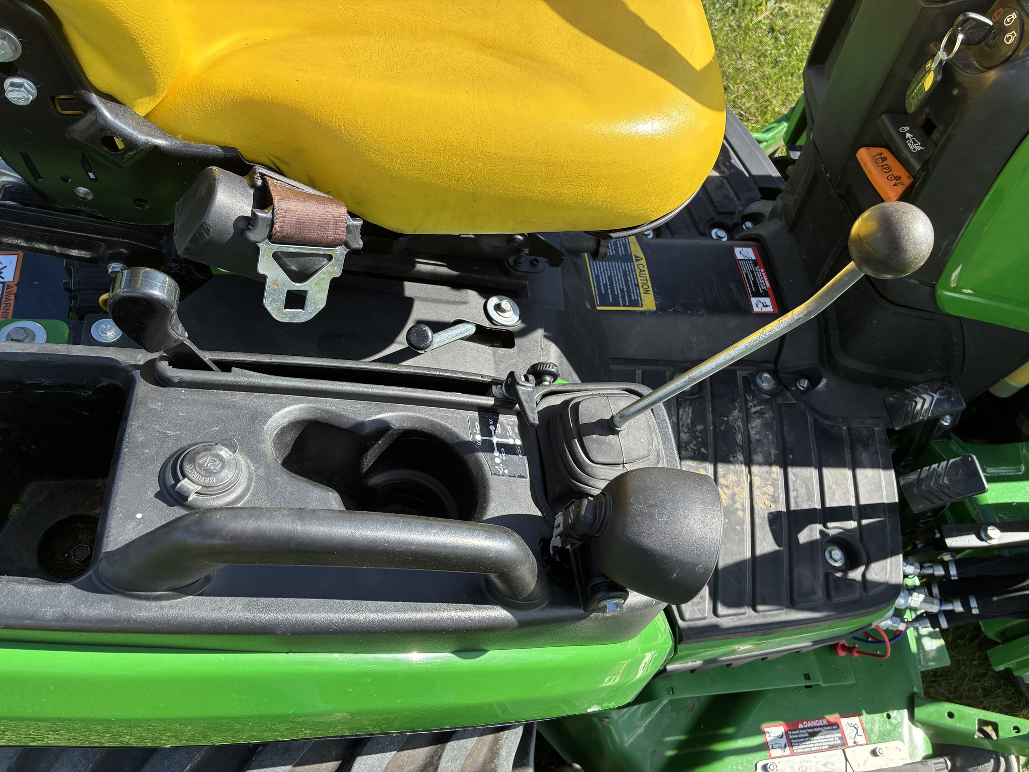 2016 John Deere 1025R Image 25