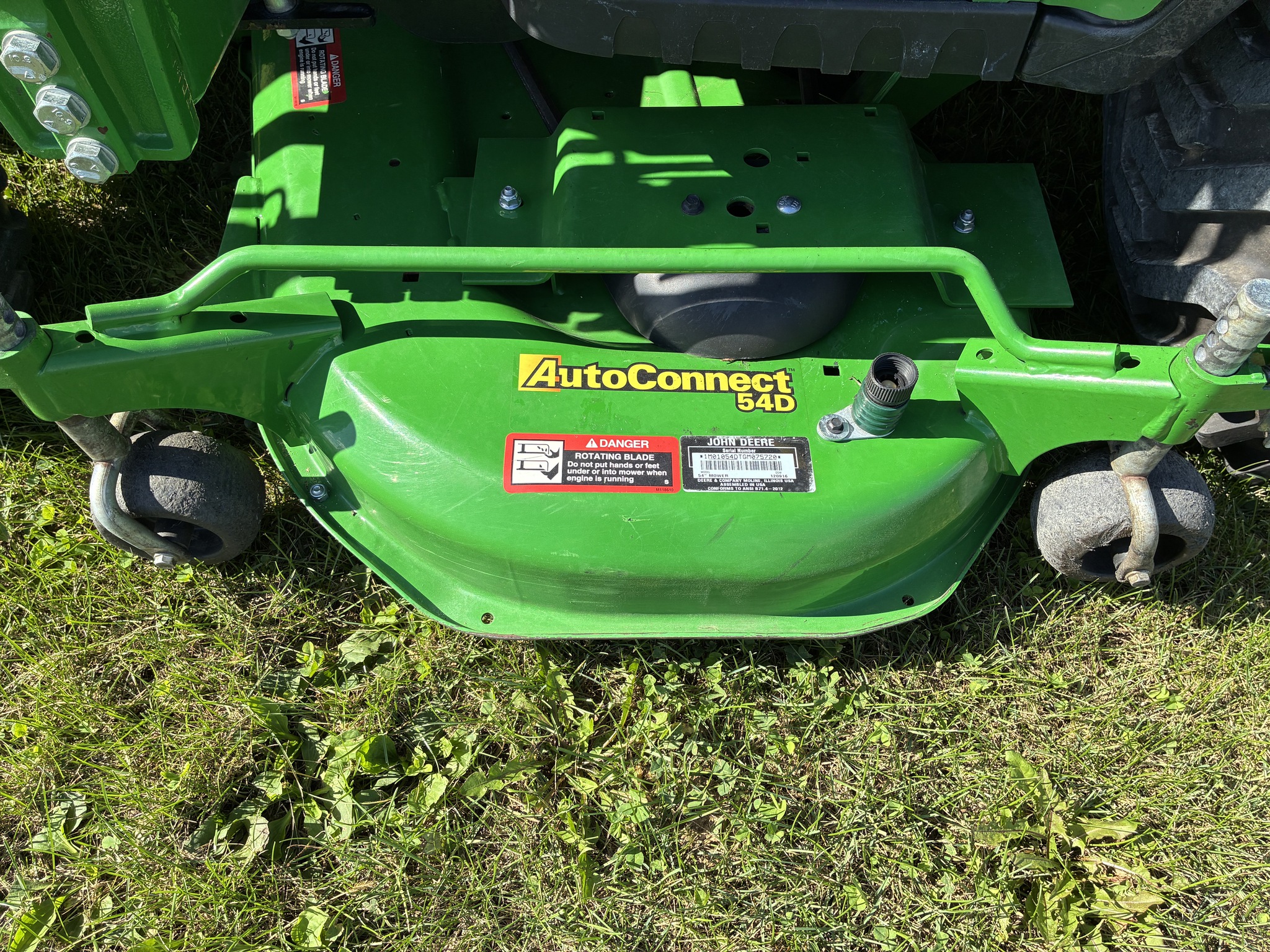 2016 John Deere 1025R Image 16