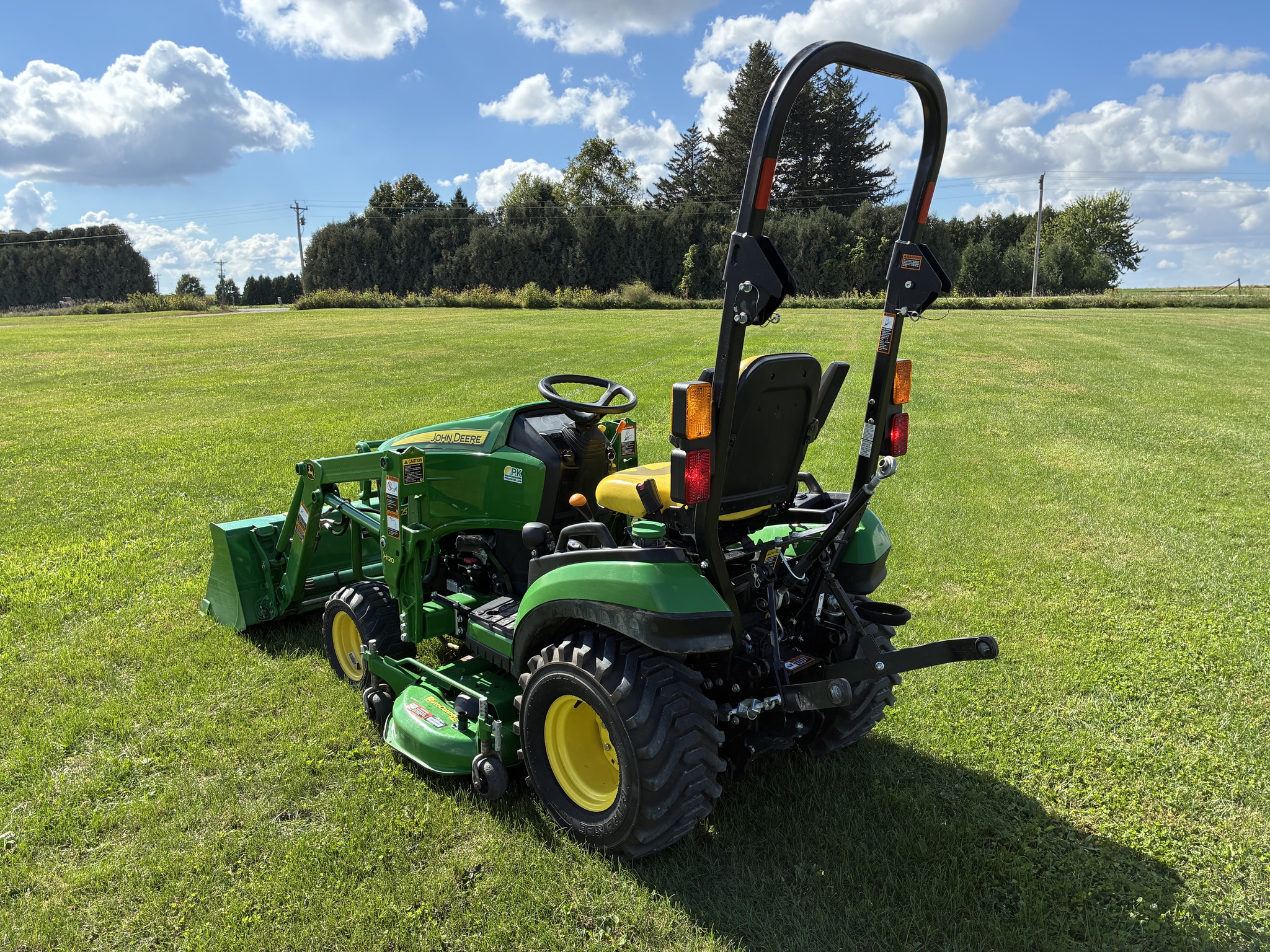 2016 John Deere 1025R Image 3