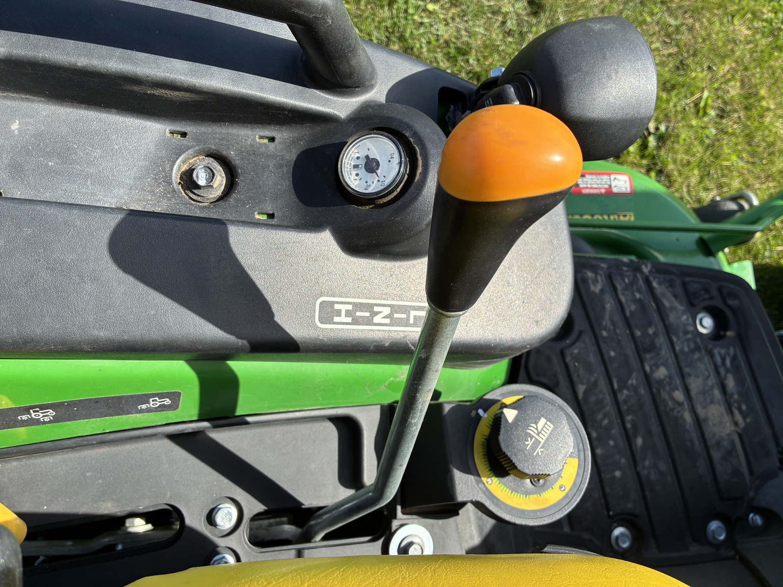 2016 John Deere 1025R Image 27