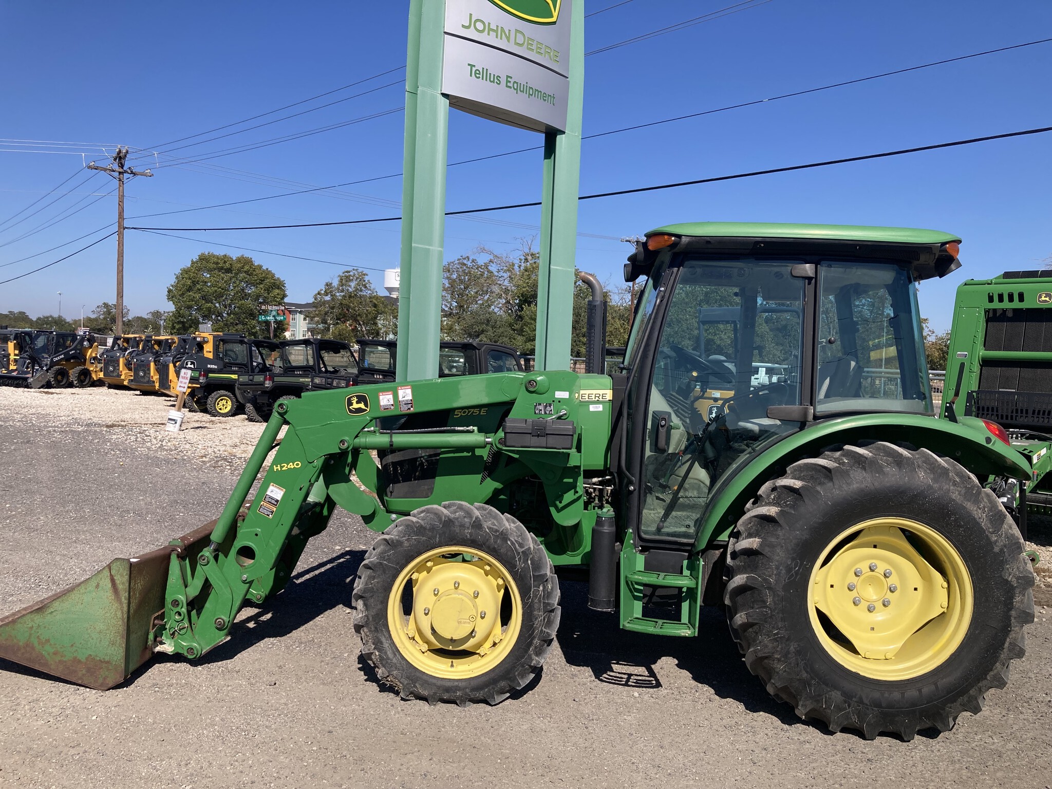 2015 John Deere 5075E Image 7