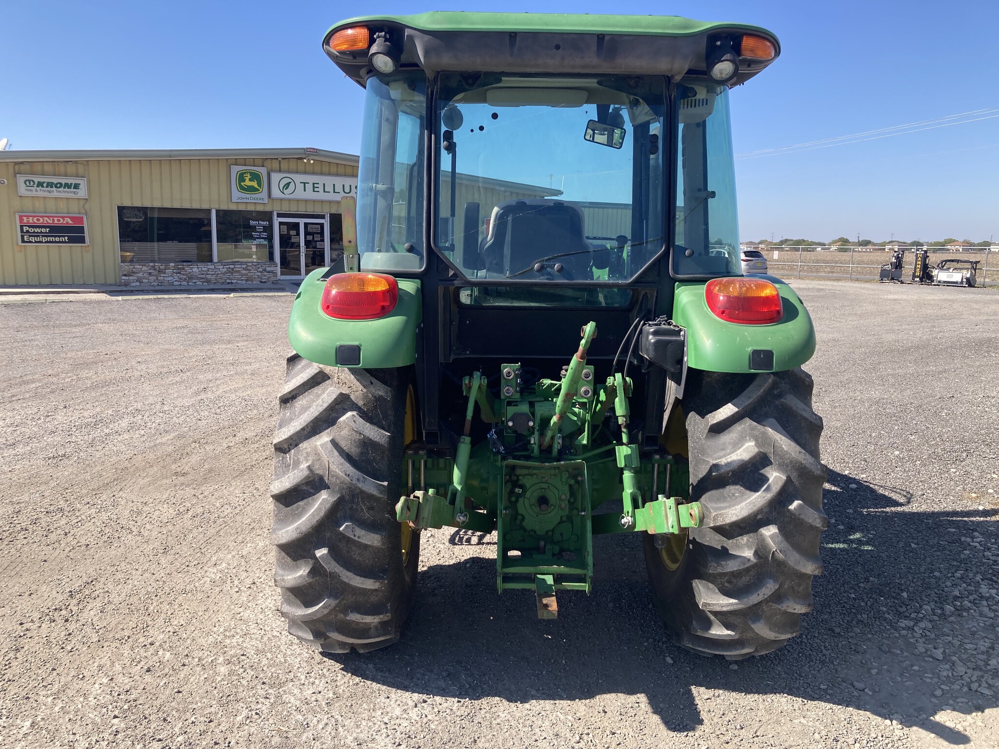 2015 John Deere 5075E Image 8