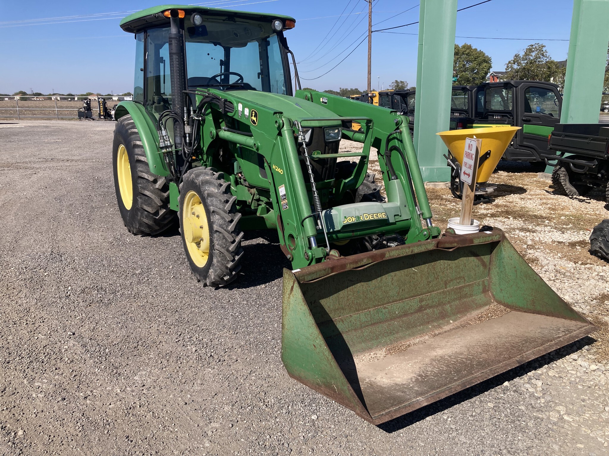 2015 John Deere 5075E Image 4