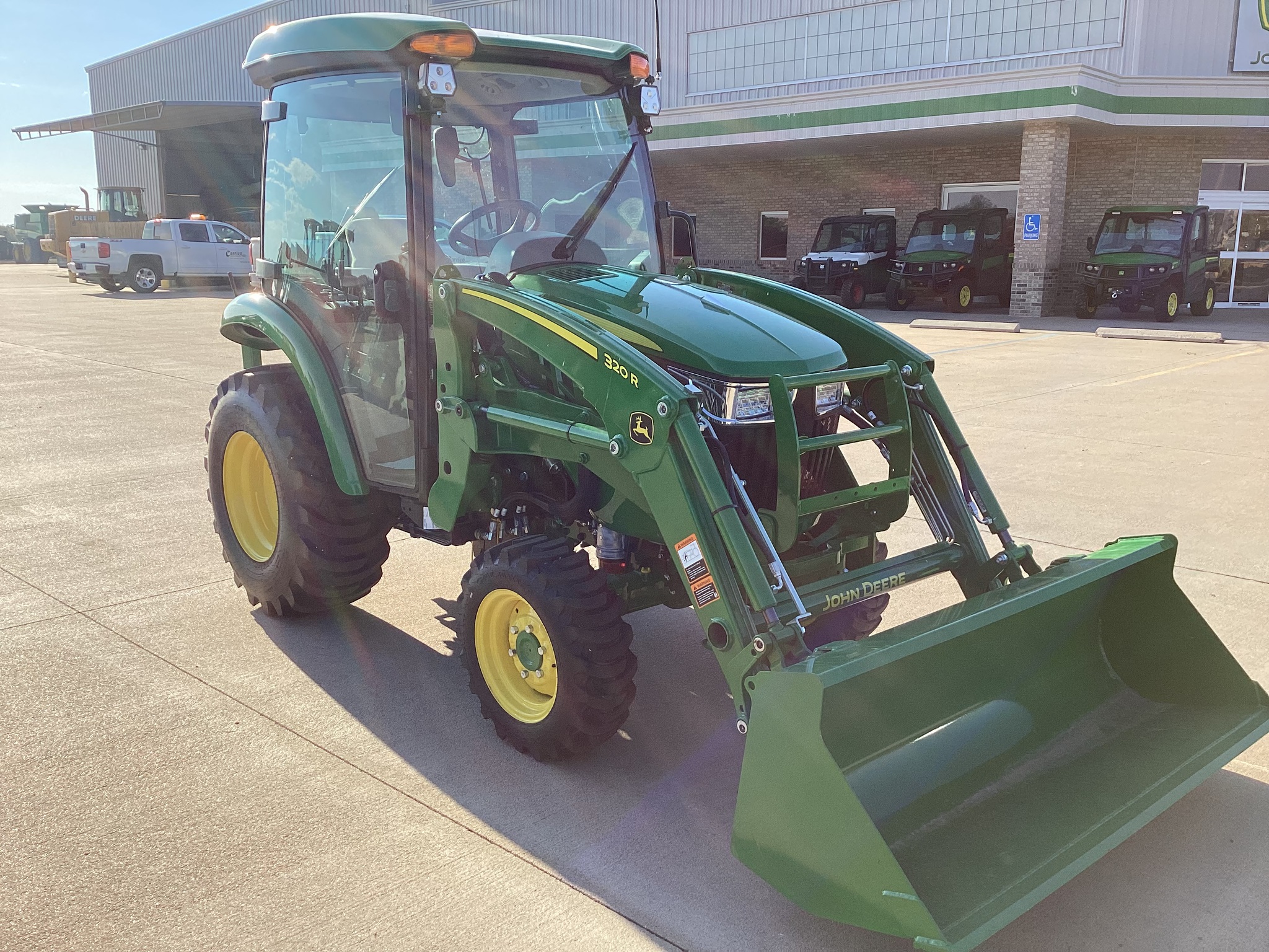 2025 John Deere 3039R Image 2