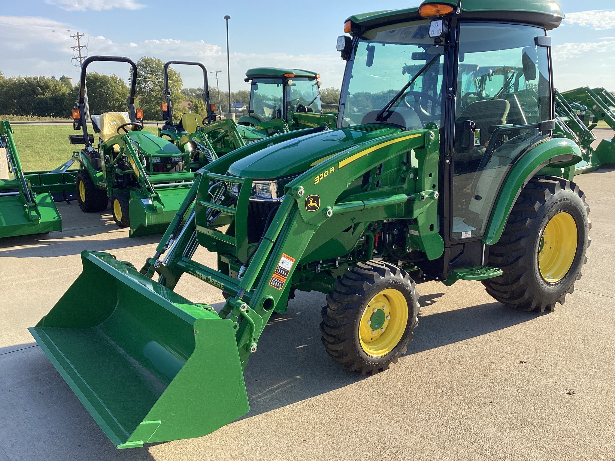 2025 John Deere 3039R Image 3