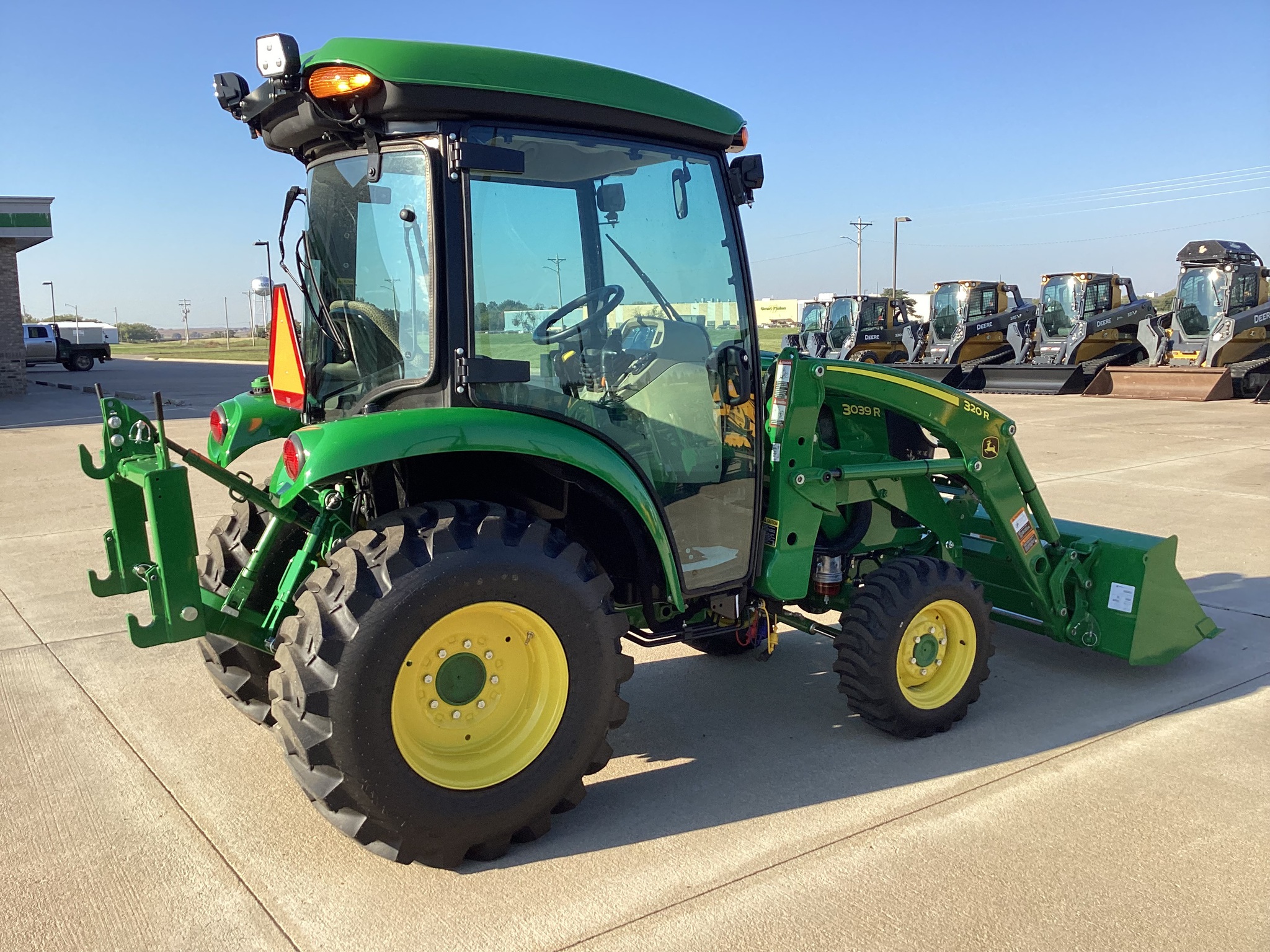 2025 John Deere 3039R Image 4