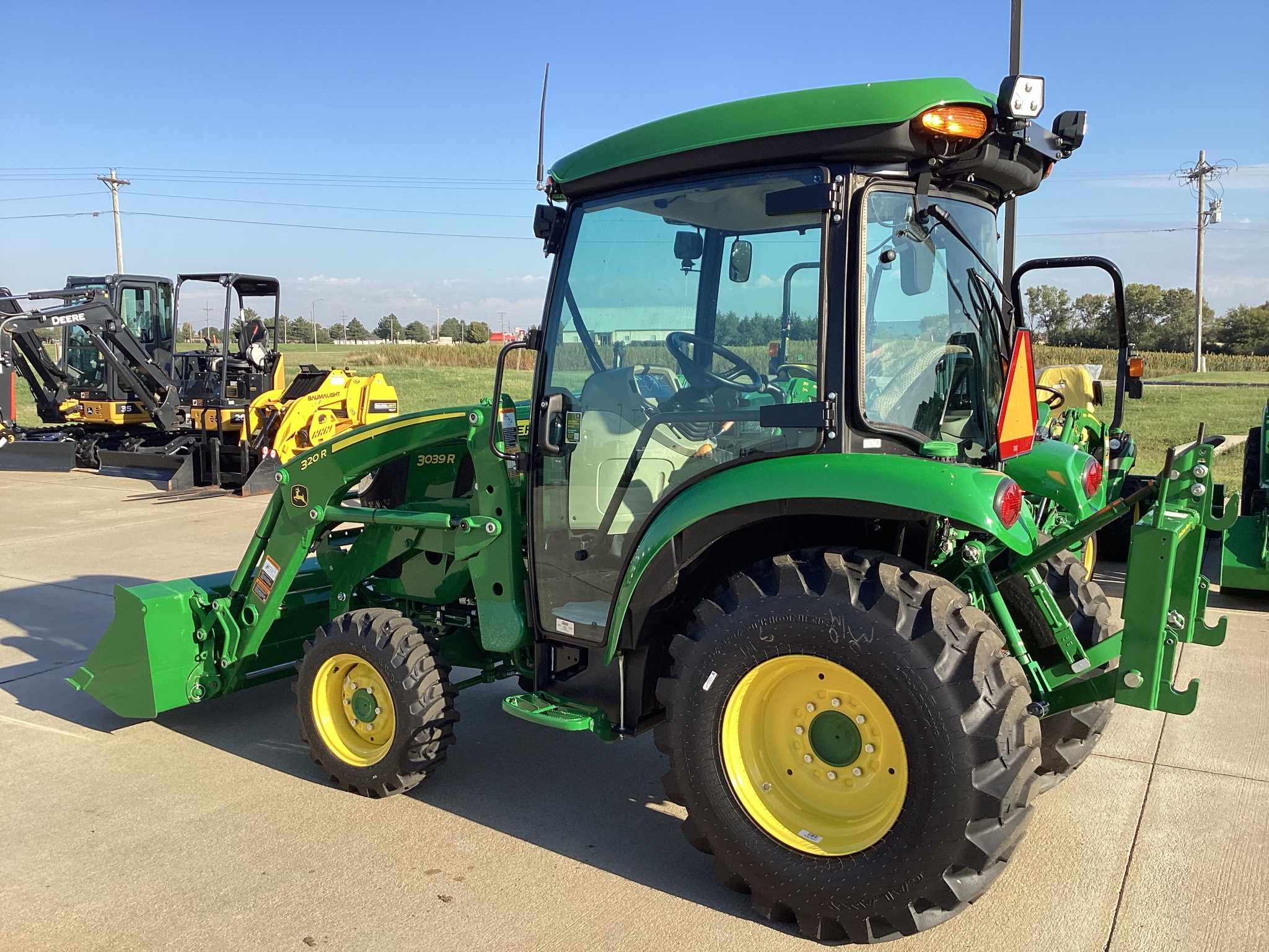 2025 John Deere 3039R Image 5