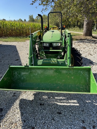 Photo of 2023 John Deere 5067E