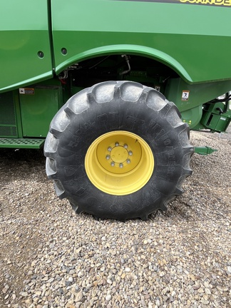 Used 2016 John Deere S680 Combines at Horizon Ag & Turf in Falher, AB - Photo9