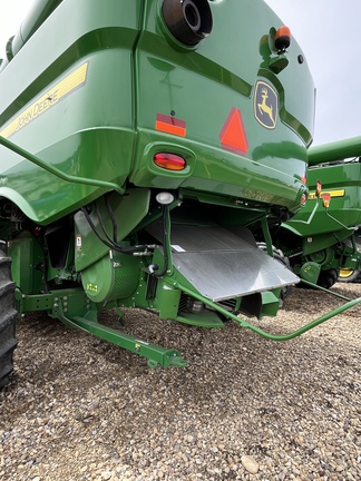 Used 2016 John Deere S680 Combines at Horizon Ag & Turf in Falher, AB - Photo10