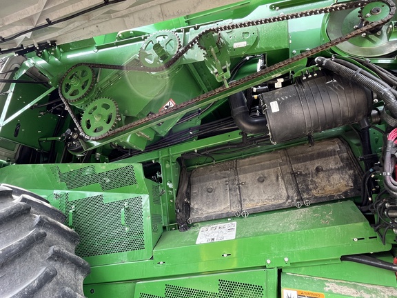 Used 2016 John Deere S680 Combines at Horizon Ag & Turf in Falher, AB - Photo11