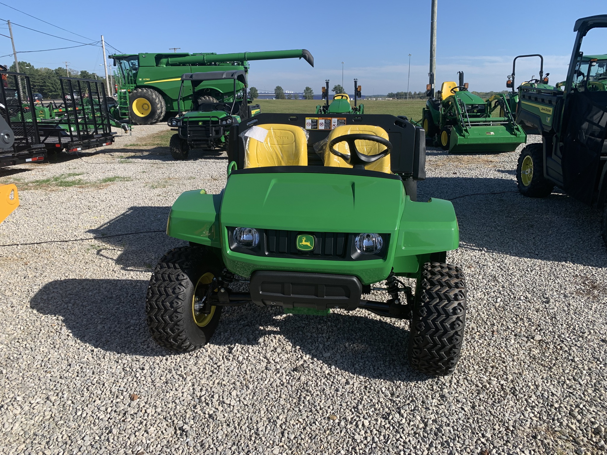 2025 John Deere TX GATOR Image 1