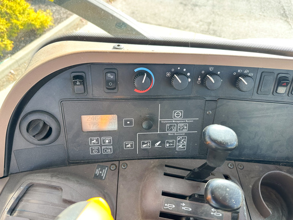 2009 John-Deere 7630