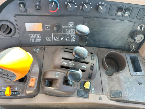 2009 John-Deere 7630