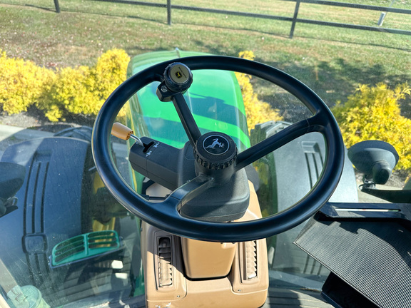 2009 John-Deere 7630
