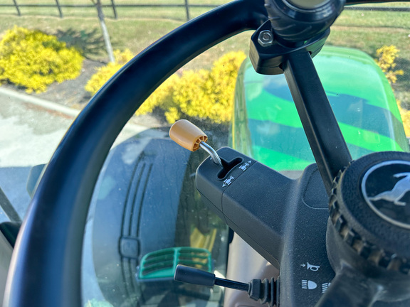 2009 John-Deere 7630