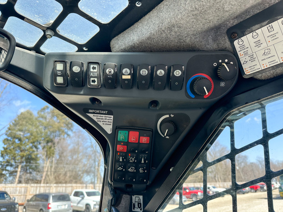 2020 John-Deere 330G