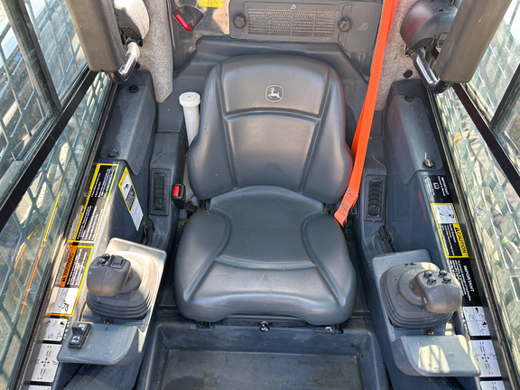 2020 John-Deere 330G