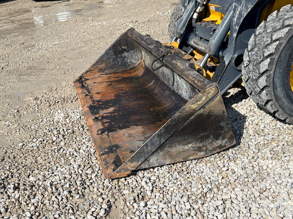 2020 John-Deere 330G