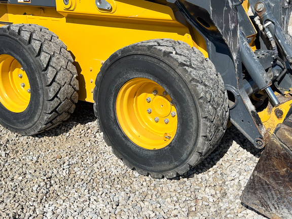 2020 John-Deere 330G