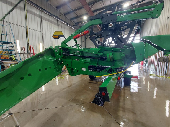 Used 2023 John Deere HD45R Combine Platforms at Horizon Ag & Turf in Lloydminster, AB - Photo16