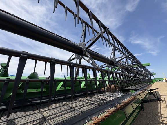 Used 2023 John Deere HD45R Combine Platforms at Horizon Ag & Turf in Lloydminster, AB - Photo9