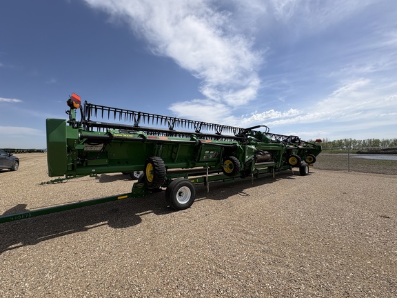 Used 2023 John Deere HD45R Combine Platforms at Horizon Ag & Turf in Lloydminster, AB - Photo2