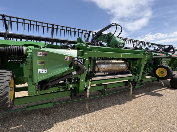 Used 2023 John Deere HD45R Combine Platforms at Horizon Ag & Turf in Lloydminster, AB - Photo10