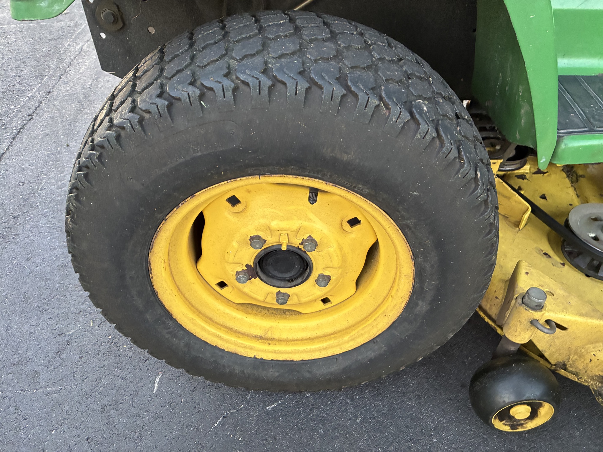 1994 John Deere 425 Image 11