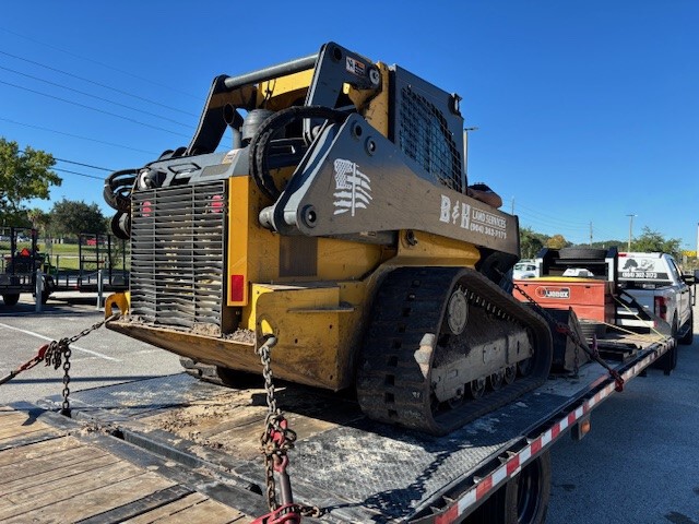 2024 John Deere 325G Image 3