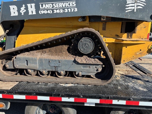 2024 John Deere 325G Image 4